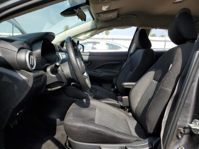  NISSAN VERSA 2021 Серый