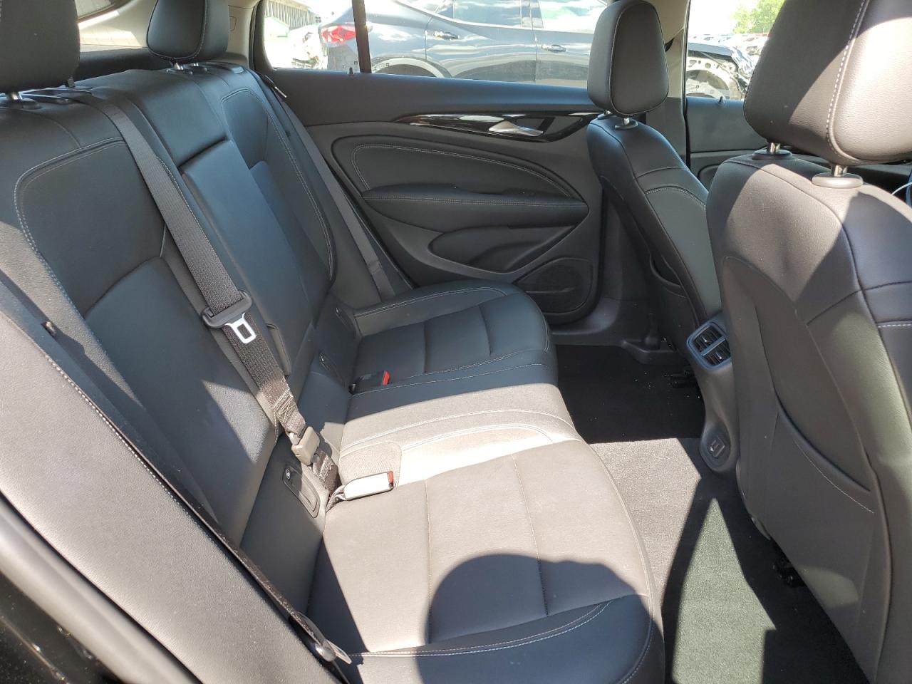 2018 Buick Regal Essence VIN: W04GP6SX4J1149962 Lot: 56836715
