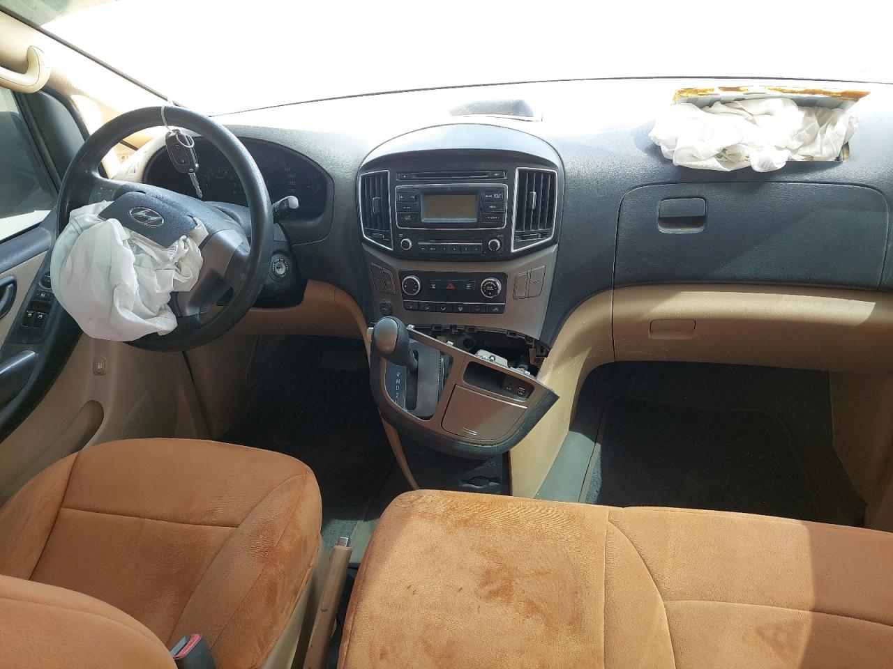 KMJWA37R0HU891015 - 2017 Hyundai H1 - #undefined