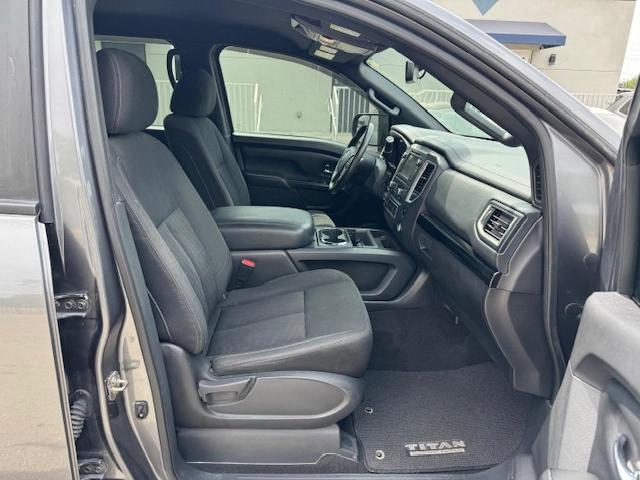  NISSAN TITAN 2019 Szary