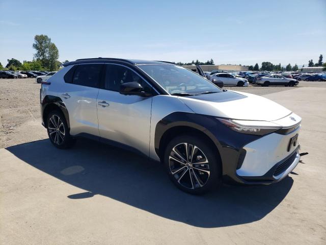  TOYOTA BZ4X XLE 2024 Серебристый