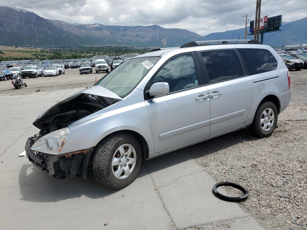 2009 Kia Sedona Ex იყიდება Farr West-ში, UT - Front End