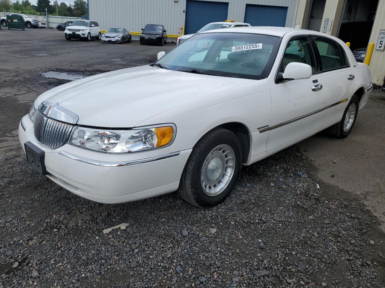 2001 Lincoln Town Car Executive for Sale in Portland, OR - Side