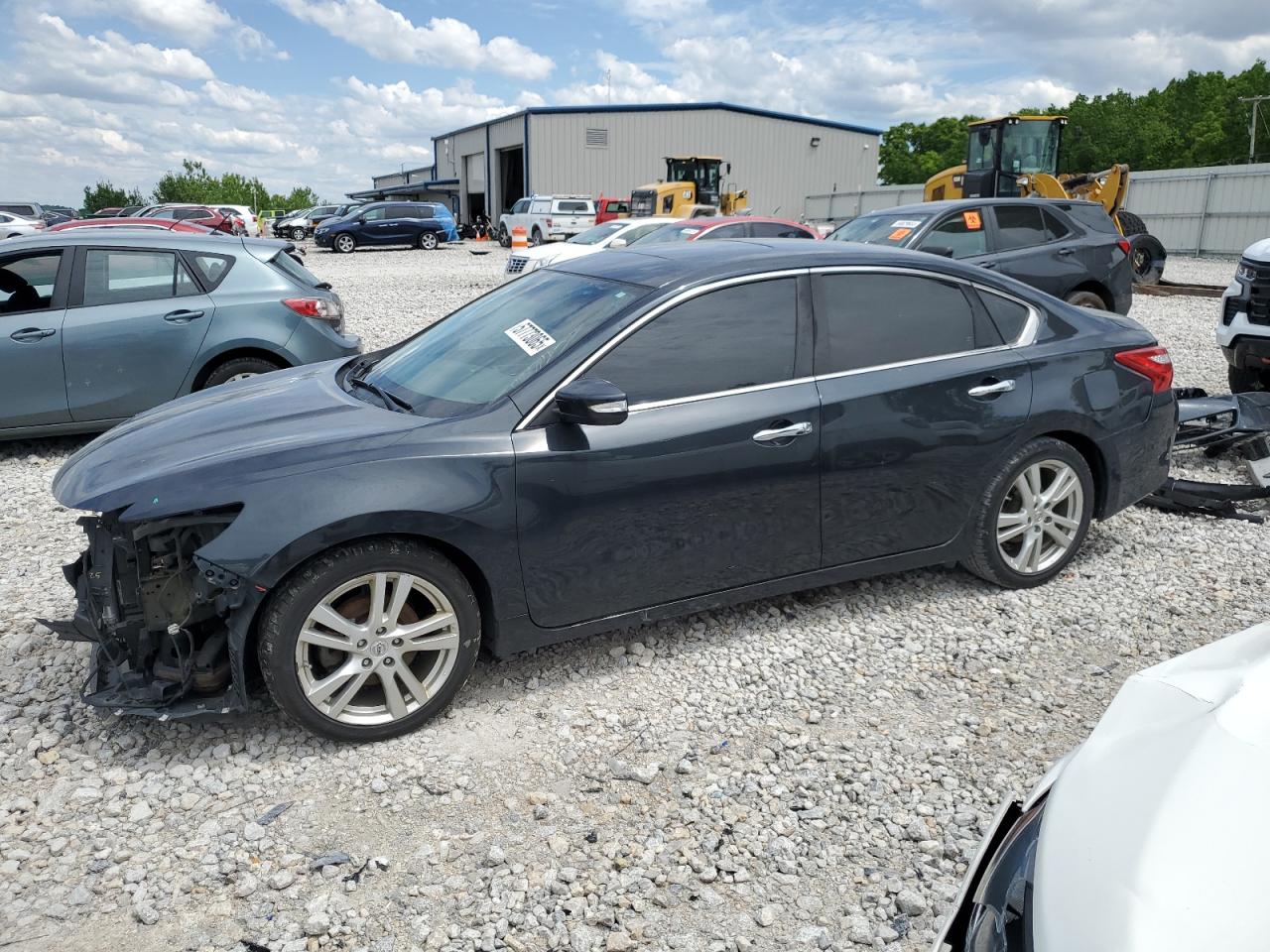 Wayland, MI에서 판매 중인 2017 Nissan Altima 3.5Sl - Front End