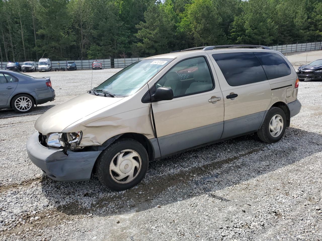 Gainesville, GA에서 판매 중인 2000 Toyota Sienna Le - Front End