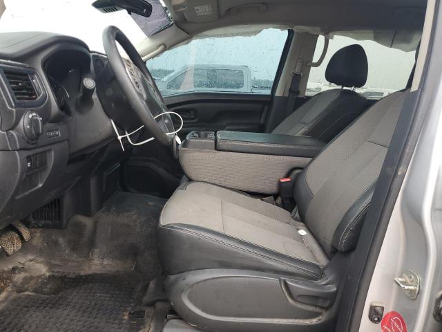  NISSAN TITAN 2020 Srebrny