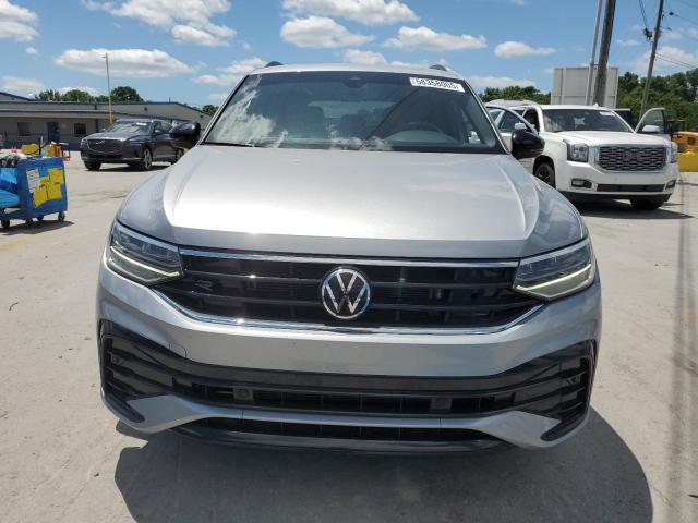  VOLKSWAGEN TIGUAN 2022 Серебристый