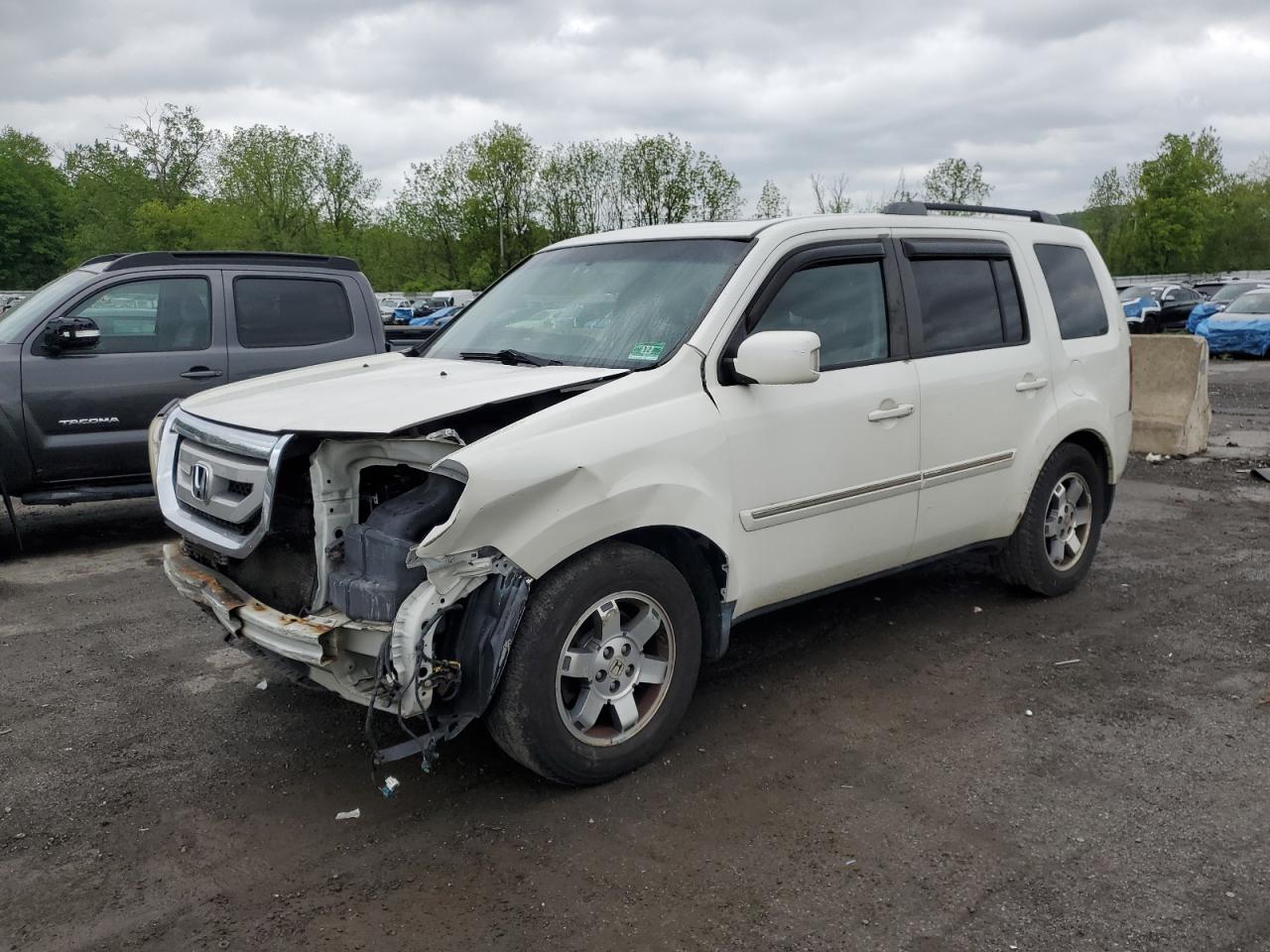 2011 Honda Pilot Touring VIN: 5FNYF4H92BB046168 Lot: 57095615