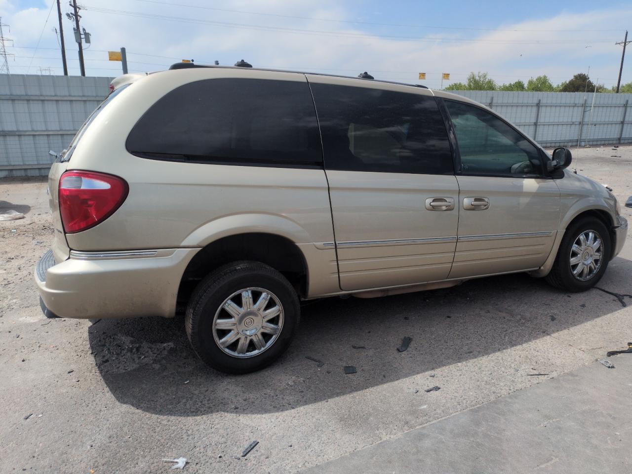 2006 Chrysler Town & Country Limited gold null gas 2A8GP64L16R725390 photo #4