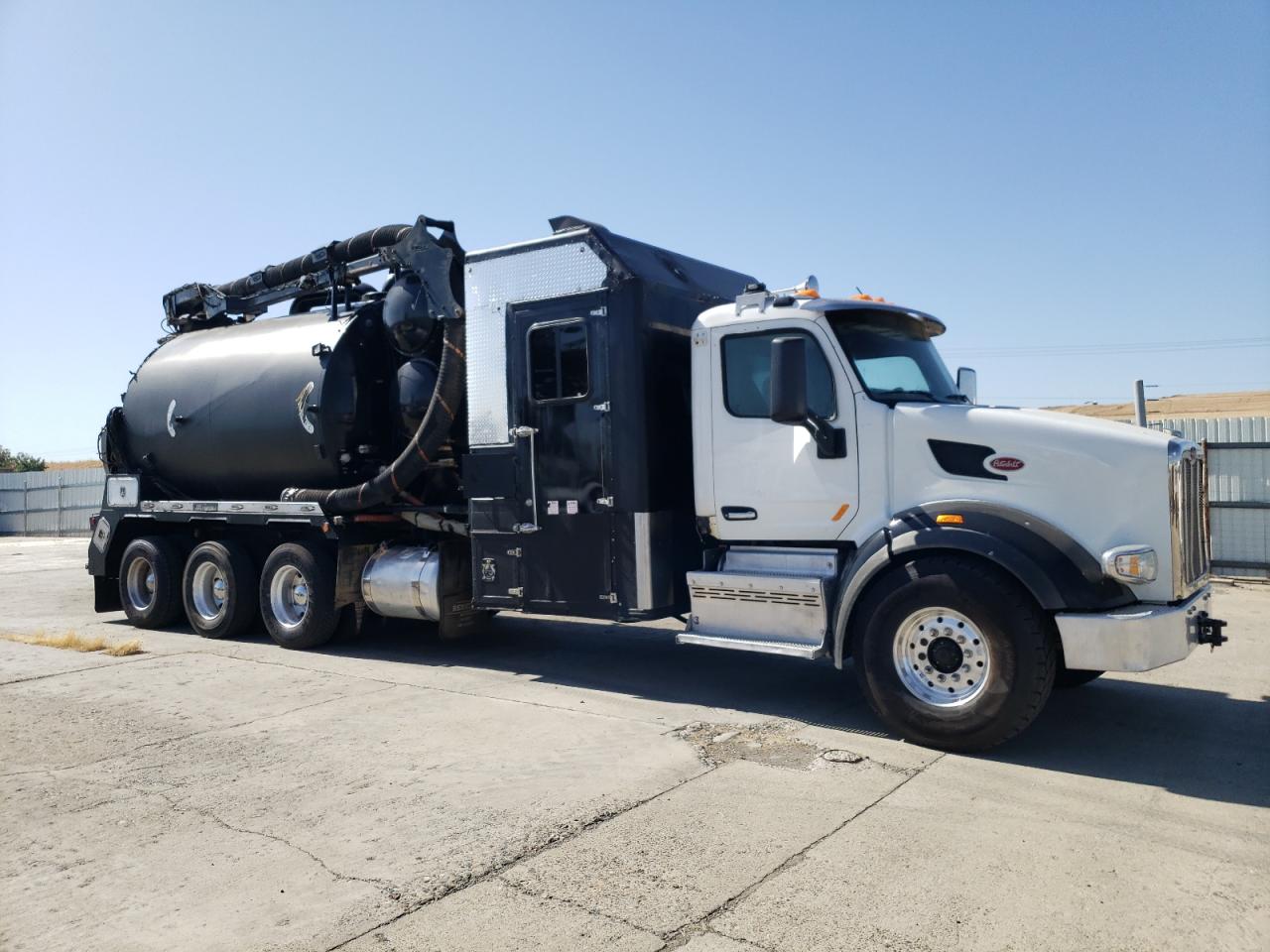 2017 Peterbilt 567 Hydrovac Truck на продаже в Sacramento, CA - Minor Dent/Scratches
