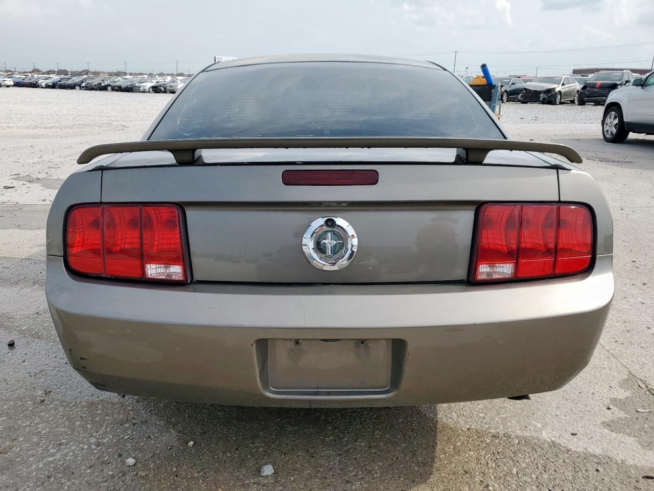 2005 Ford Mustang VIN: 1ZVFT80N355126114 Lot: 57401065