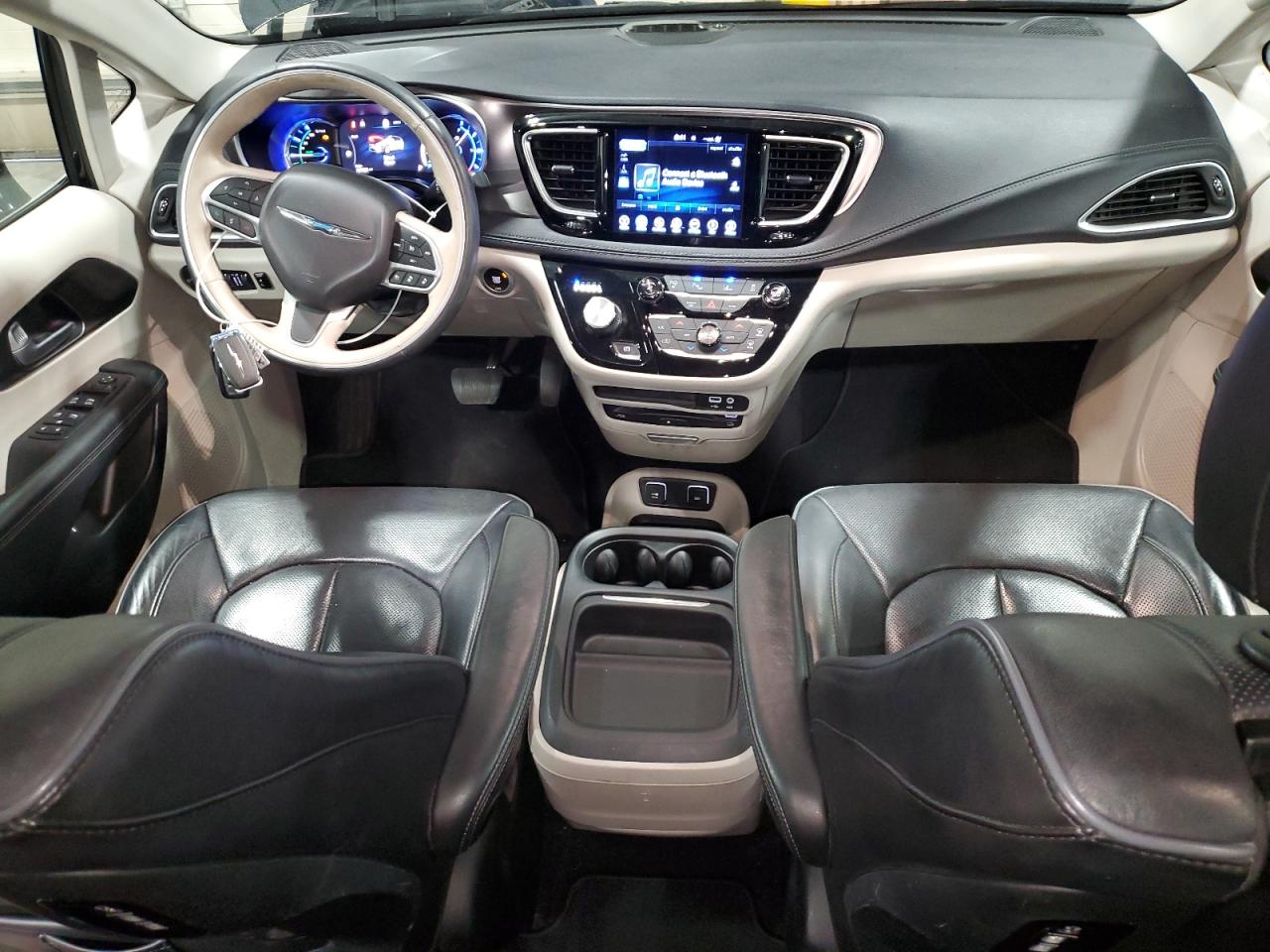 2017 Chrysler Pacifica Ehybrid Platinum VIN: 2C4RC1N71HR745657 Lot: 56995845