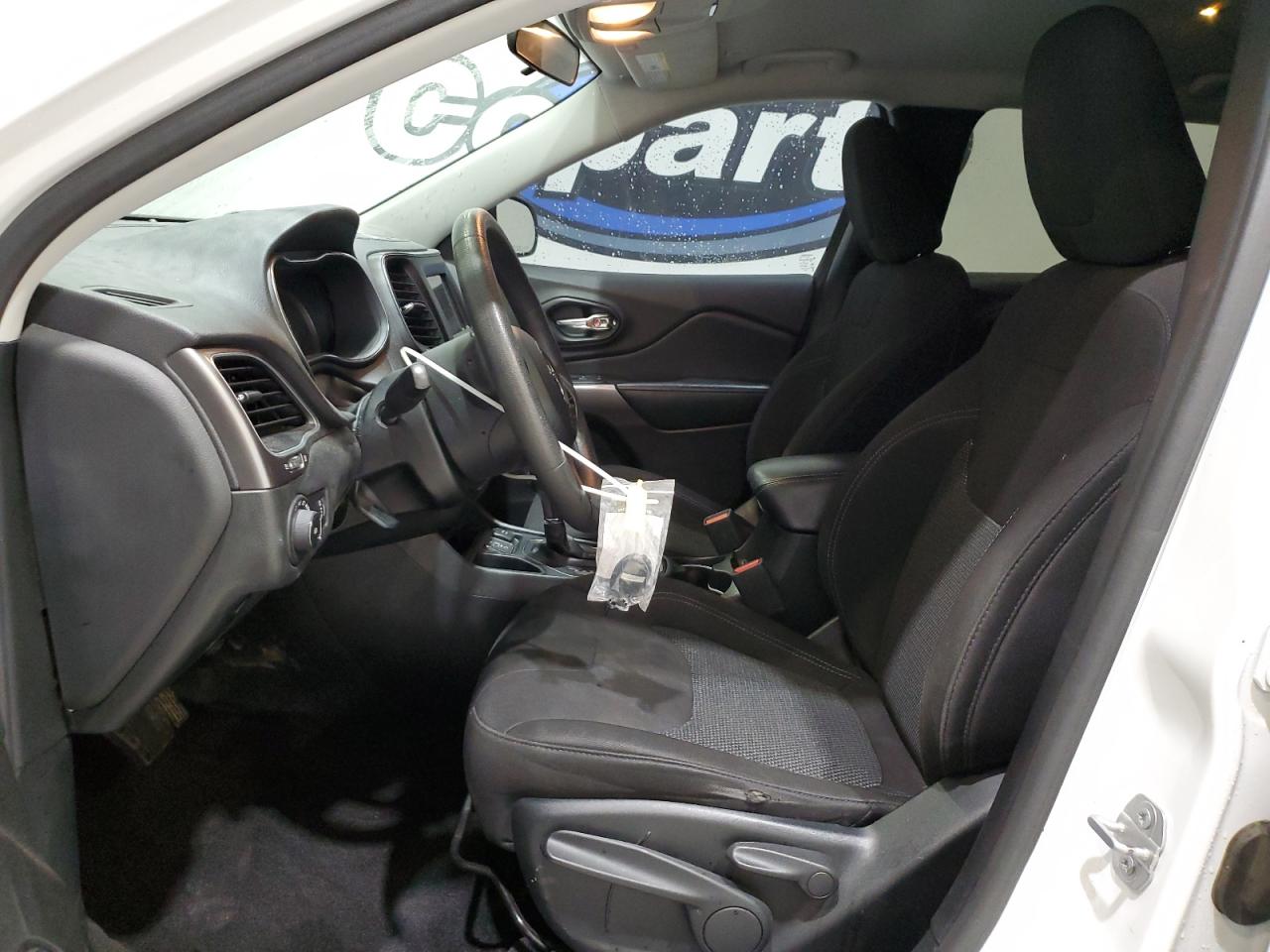 2019 Jeep Cherokee Latitude VIN: 1C4PJLCB2KD215403 Lot: 56732055