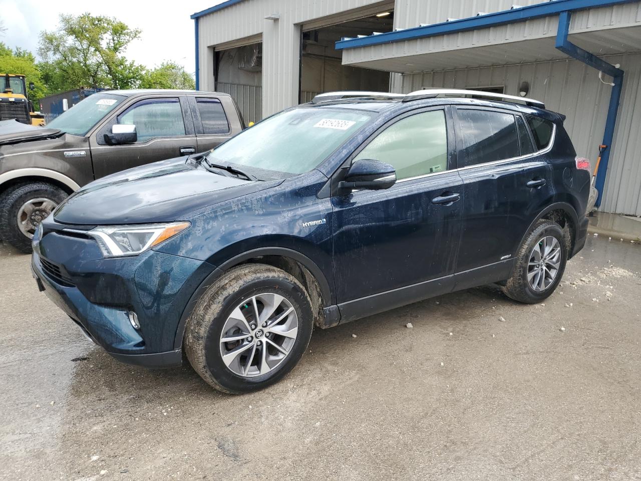 2017 Toyota Rav4 Hv Le for Sale in Franklin, WI - Hail