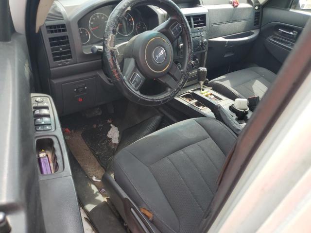  JEEP LIBERTY 2012 Белы