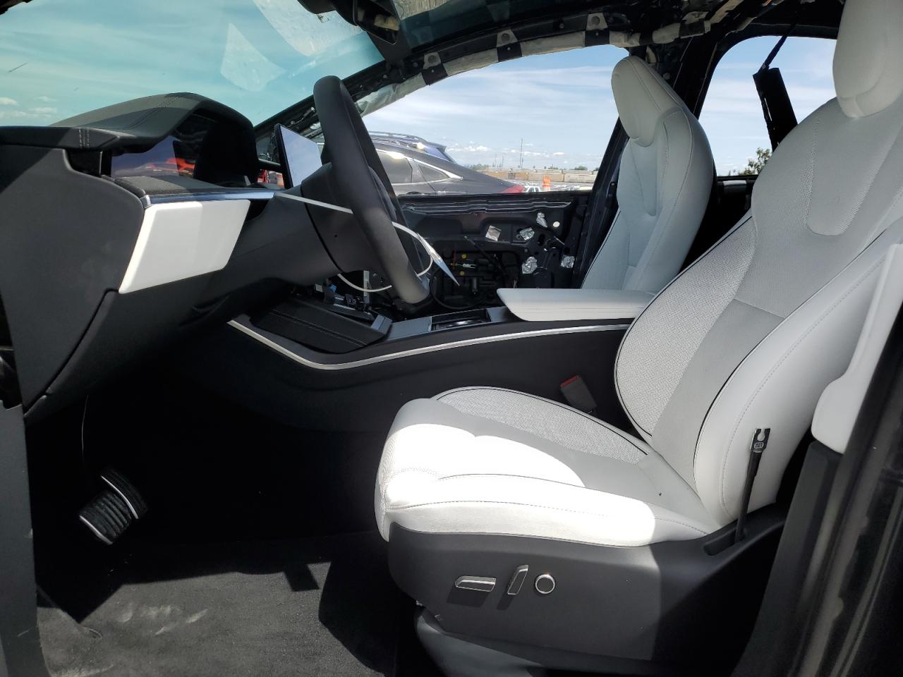 2024 Tesla Model X VIN: 7SAXCBE69RF454070 Lot: 56875585