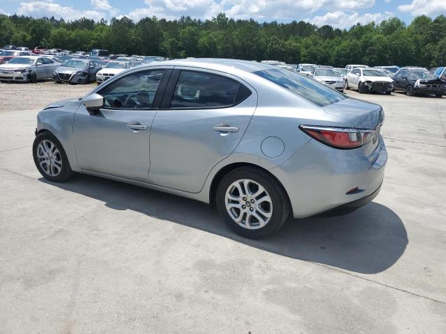 Седаны TOYOTA YARIS 2017 Серебристый