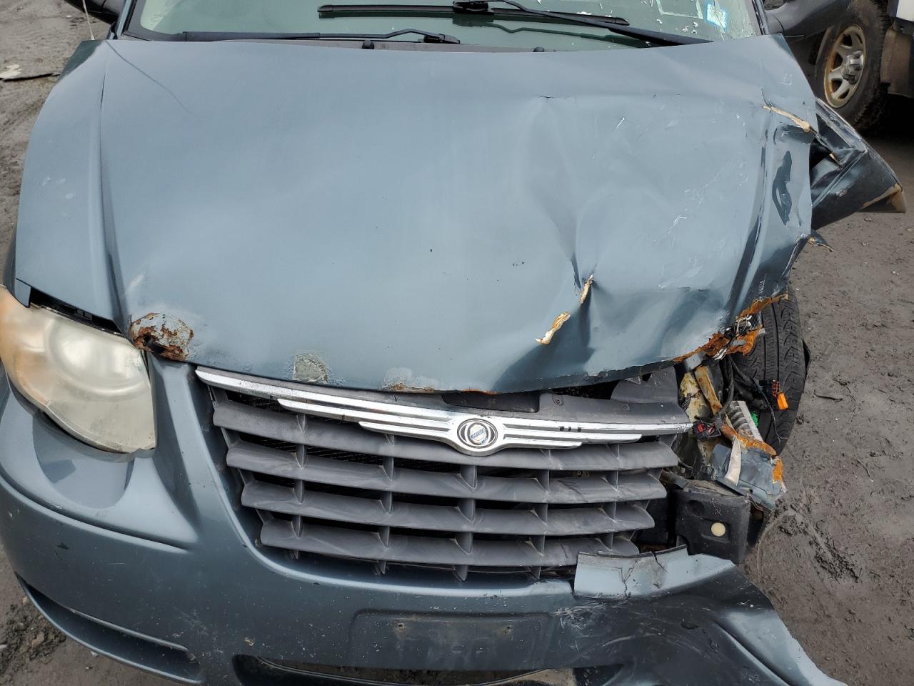 2005 Chrysler Town & Country Lx VIN: 2C4GP44R45R236884 Lot: 56103235