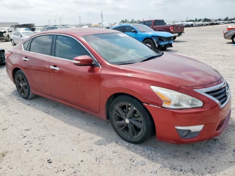 Седани NISSAN ALTIMA 2013 Червоний