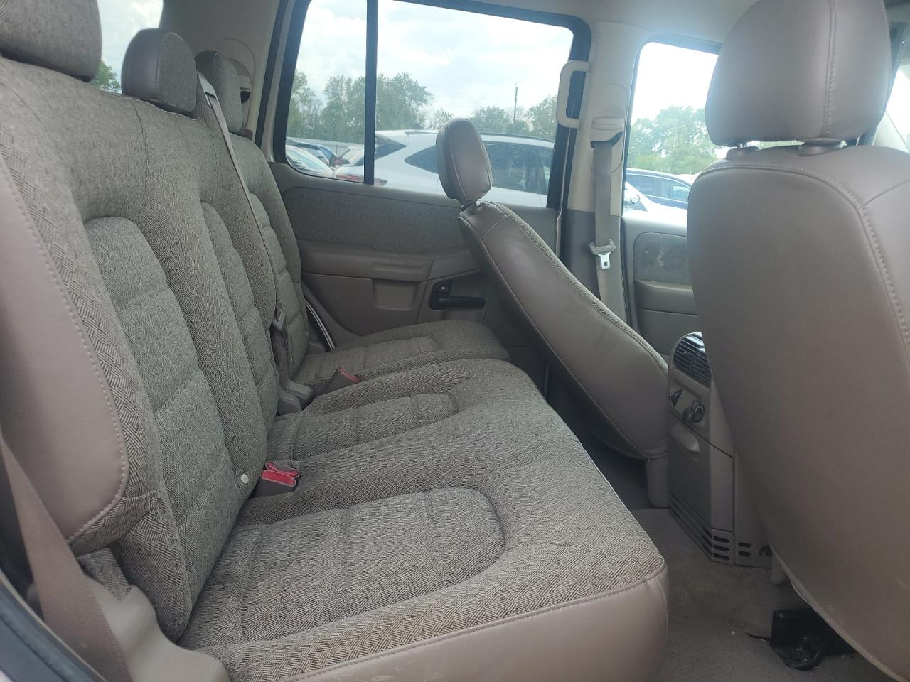 2004 Ford Explorer Xls VIN: 1FMZU72K94UA68195 Lot: 56412745