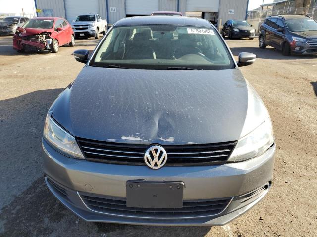 Sedans VOLKSWAGEN JETTA 2014 Szary
