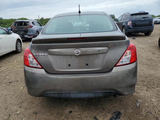  NISSAN VERSA 2017 Szary