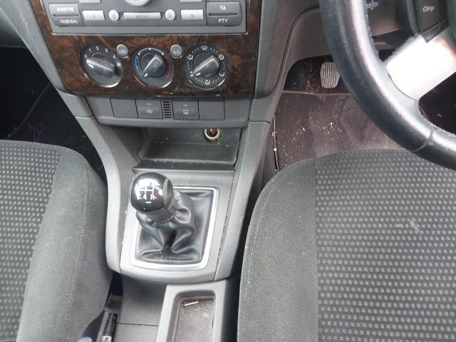 2005 FORD FOCUS GHIA