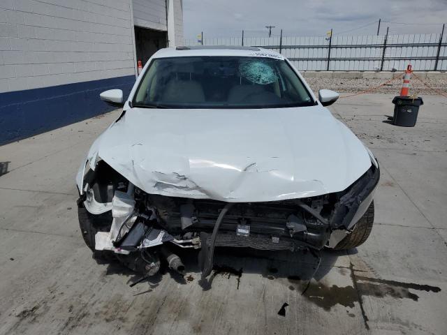  VOLKSWAGEN PASSAT 2019 White
