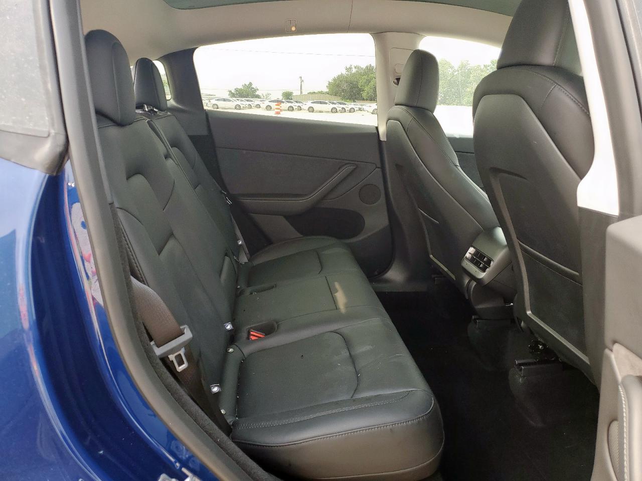 2024 Tesla Model Y VIN: 7SAYGDEDXRA327568 Lot: 56755505