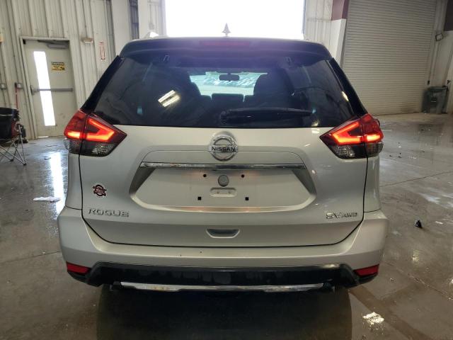  NISSAN ROGUE 2018 Srebrny