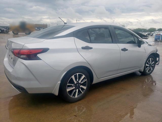  NISSAN VERSA 2024 Сріблястий
