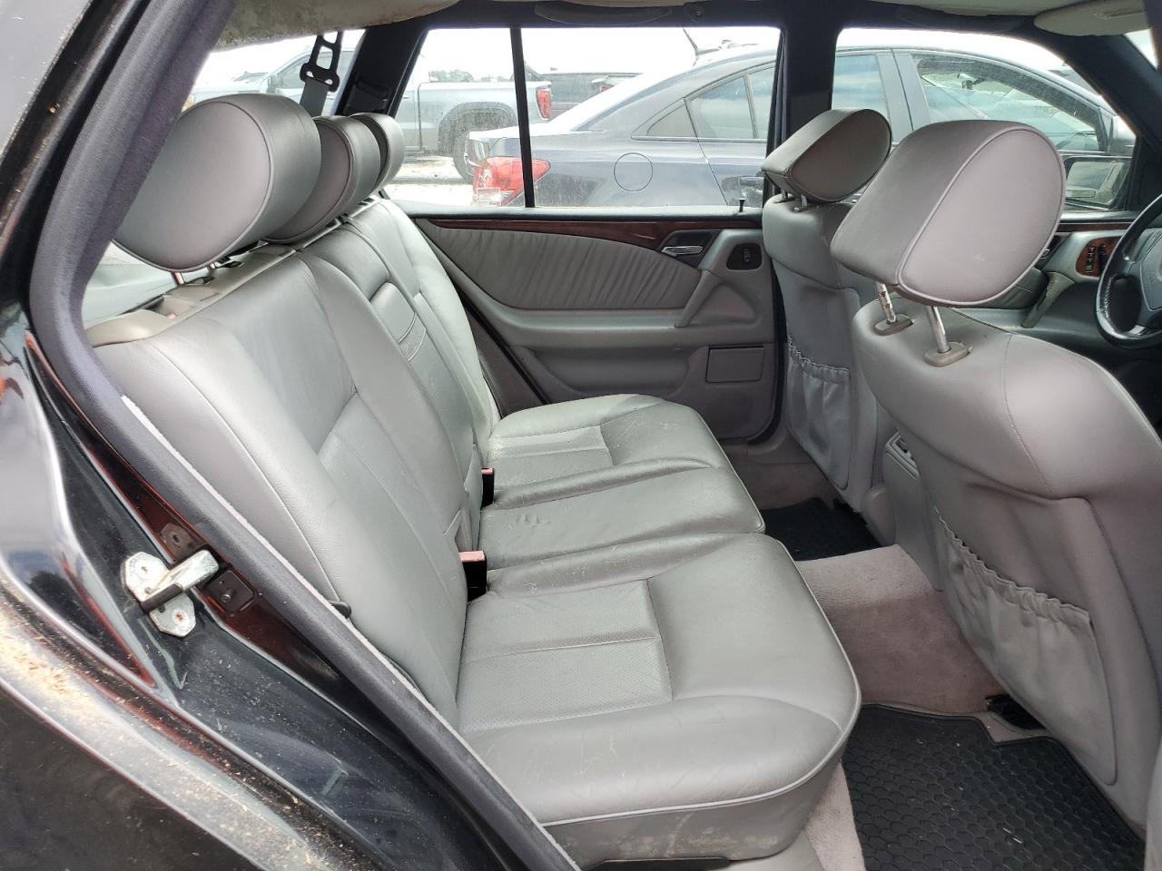 1999 Mercedes-Benz E 320 VIN: WDBJH65F0XA770084 Lot: 54714935