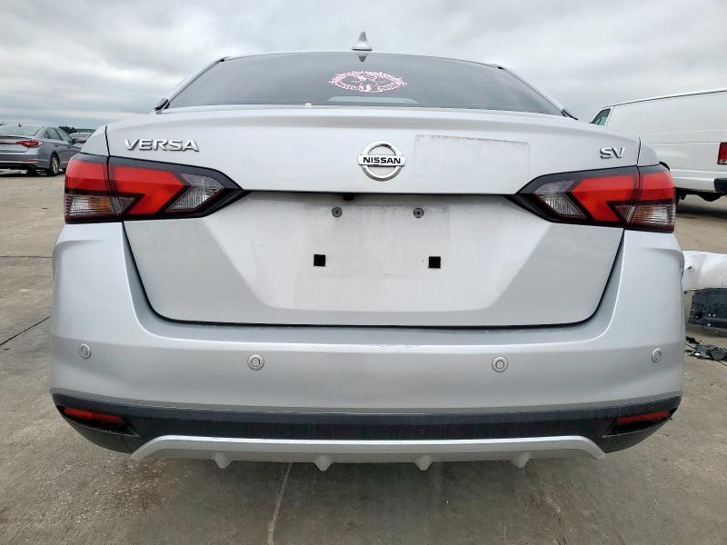  NISSAN VERSA 2021 Silver