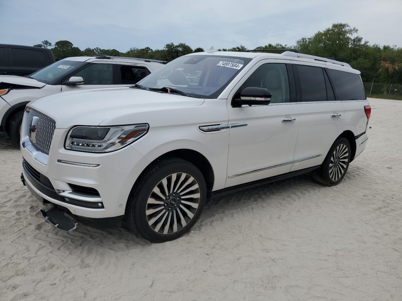 2018 Lincoln Navigator - Image 1