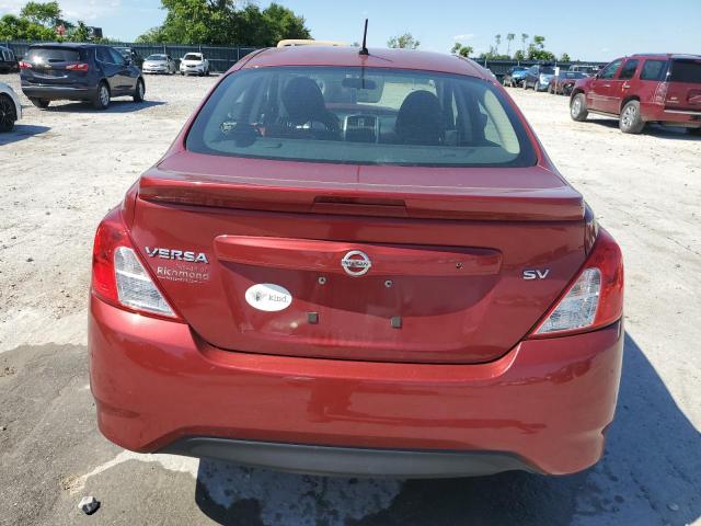  NISSAN VERSA 2018 Czerwony