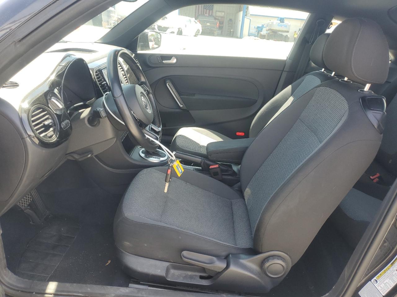 2018 Volkswagen Beetle S VIN: 3VWFD7AT6JM717370 Lot: 55814455