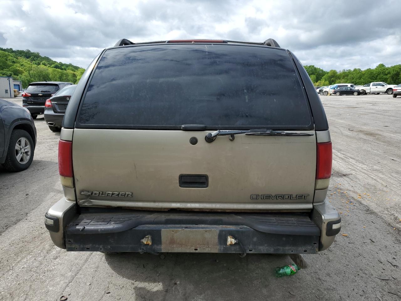 1998 Chevrolet Blazer VIN: 1GNDT13W6W2283281 Lot: 56874835