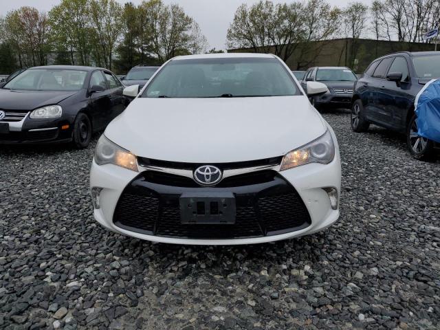  TOYOTA CAMRY 2017 Белый
