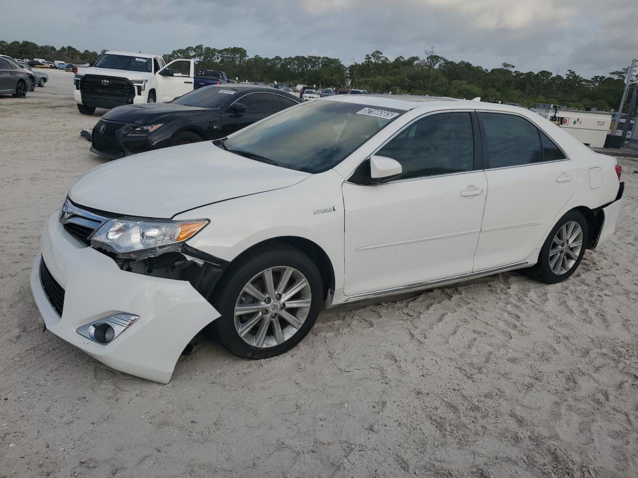 2012 Toyota Camry Hybrid იყიდება Fort Pierce-ში, FL - Front End