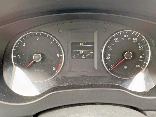 Sedans VOLKSWAGEN JETTA 2012 Srebrny