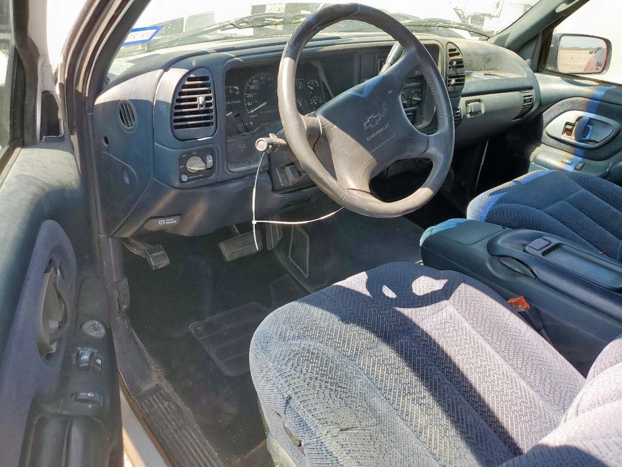 1996 Chevrolet Gmt-400 K1500 VIN: 2GCEK19R6T1225328 Lot: 57001855