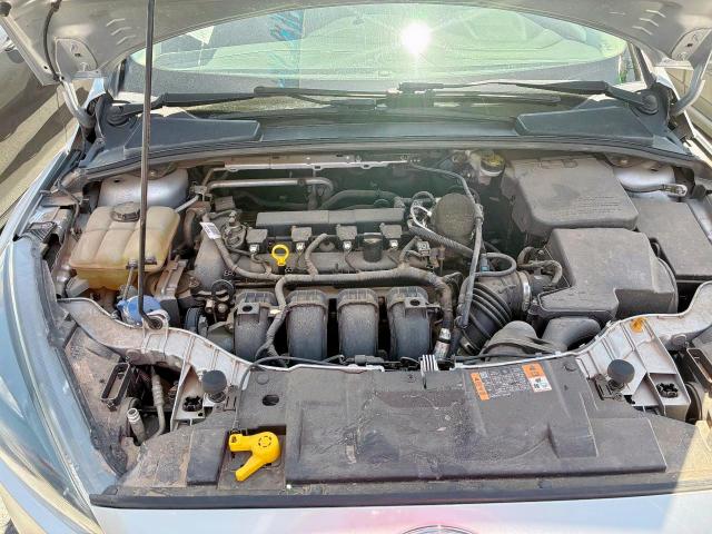 Sedans FORD FOCUS 2016 Srebrny
