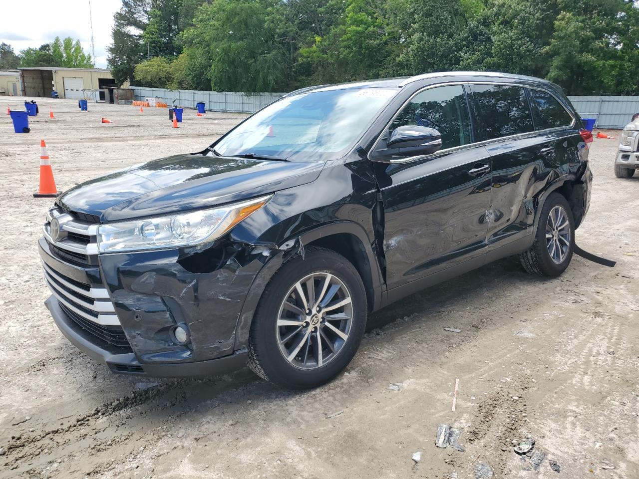 2019 Toyota Highlander Se for Sale in Knightdale, NC - Side