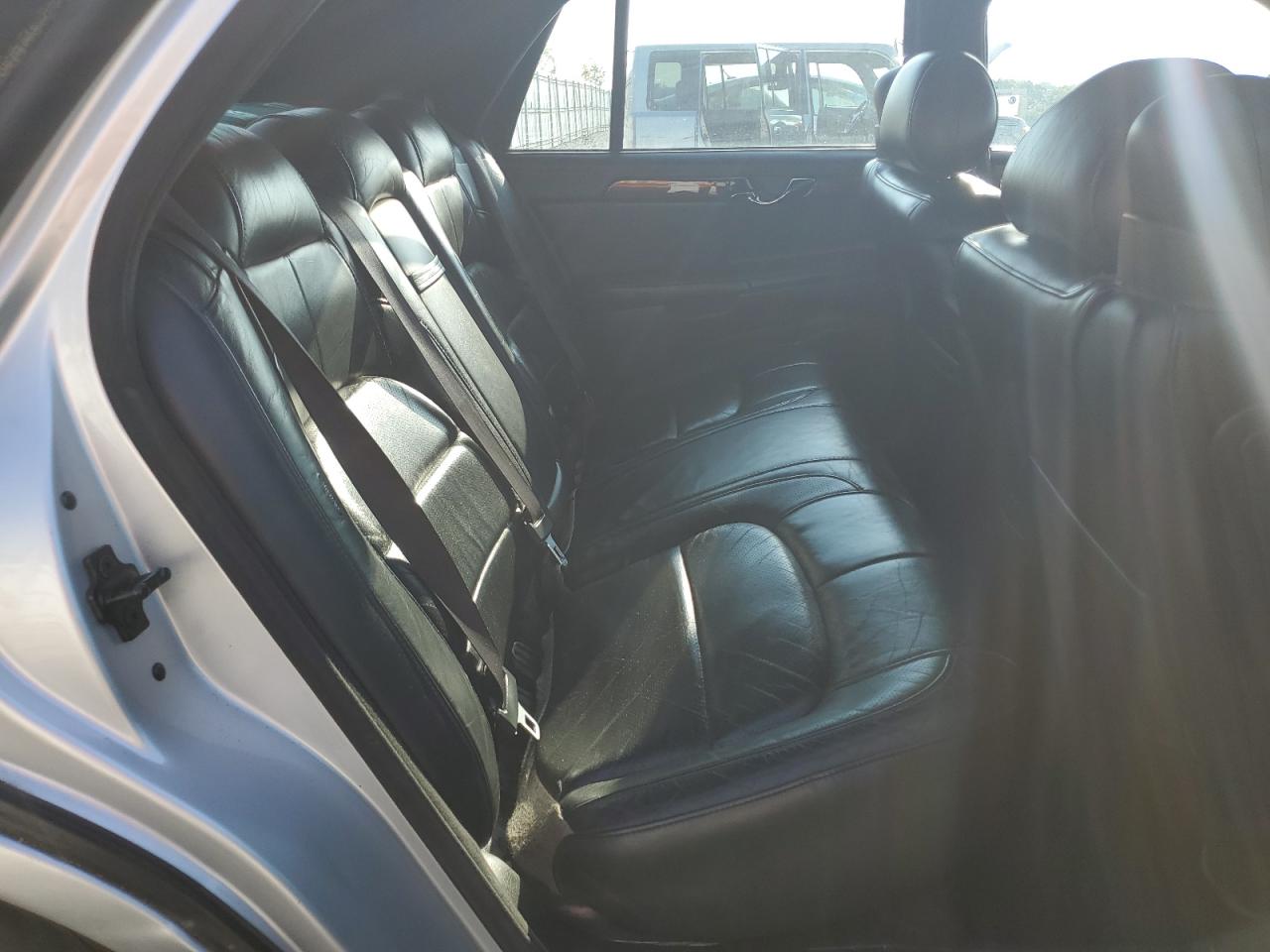 2002 Cadillac Deville Dts VIN: 1G6KF57942U110878 Lot: 57000015
