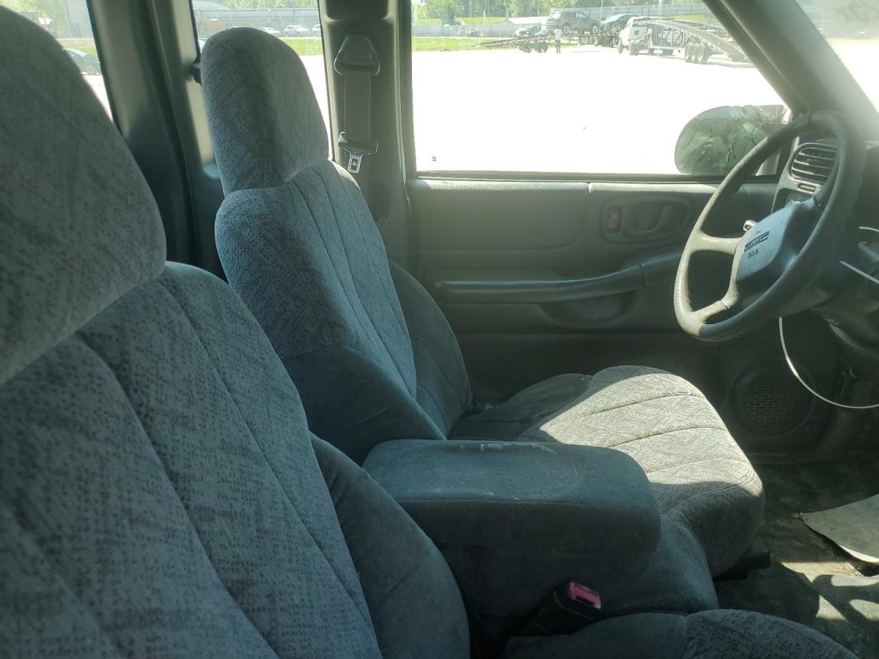 2002 GMC Sonoma VIN: 1GTCS19WX28113477 Lot: 56958425