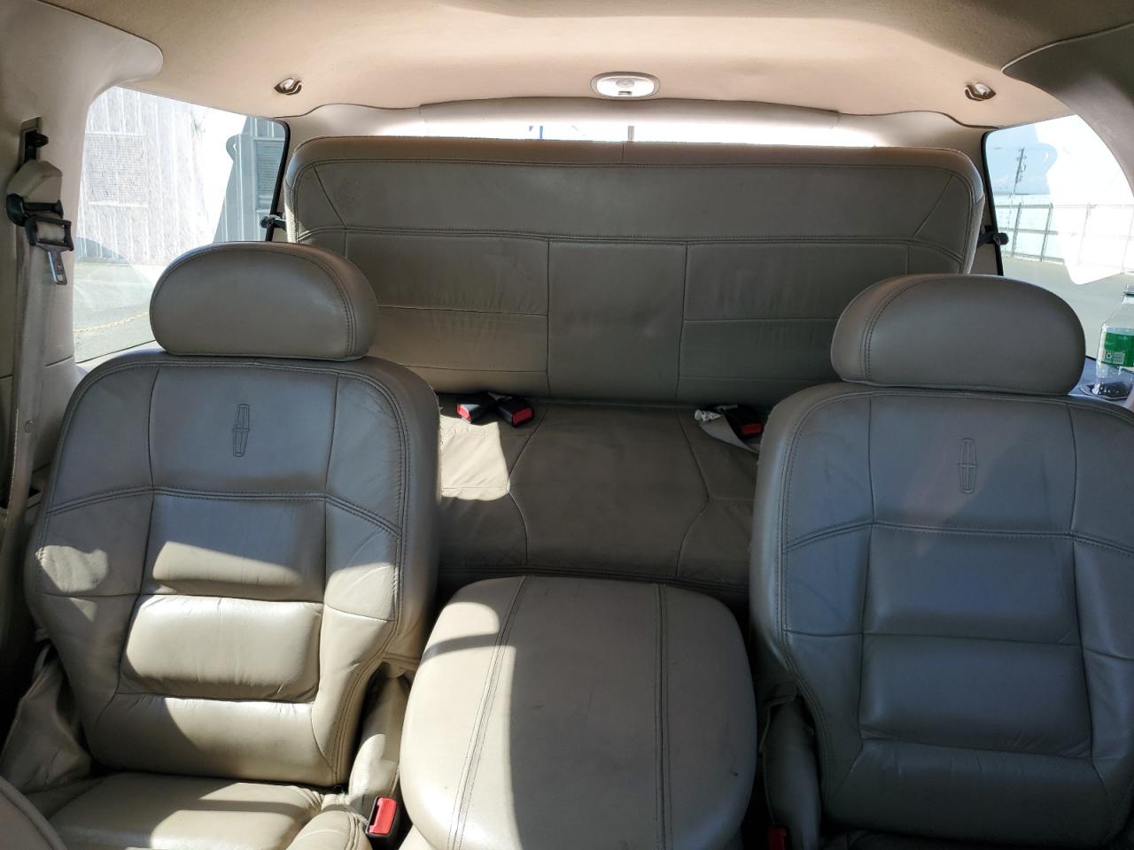 2001 Lincoln Navigator VIN: 5LMFU28R01LJ13985 Lot: 57354795