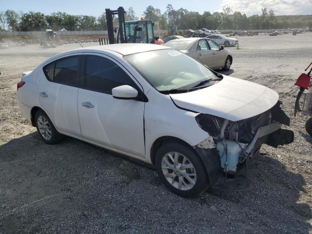  NISSAN VERSA 2018 Белы