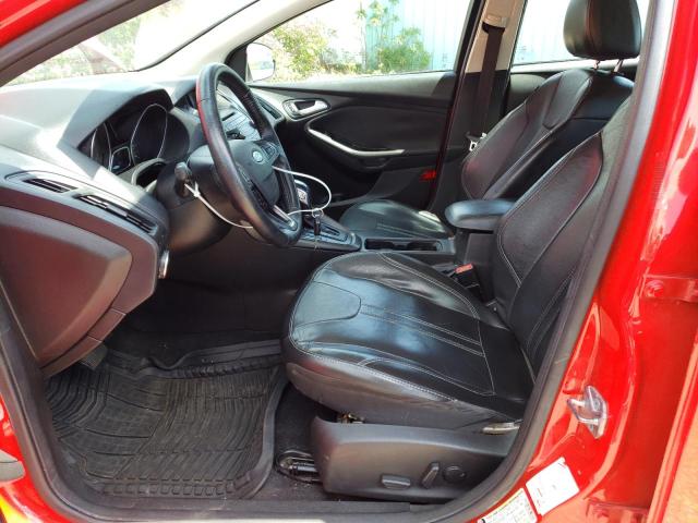 Sedans FORD FOCUS 2016 Czerwony