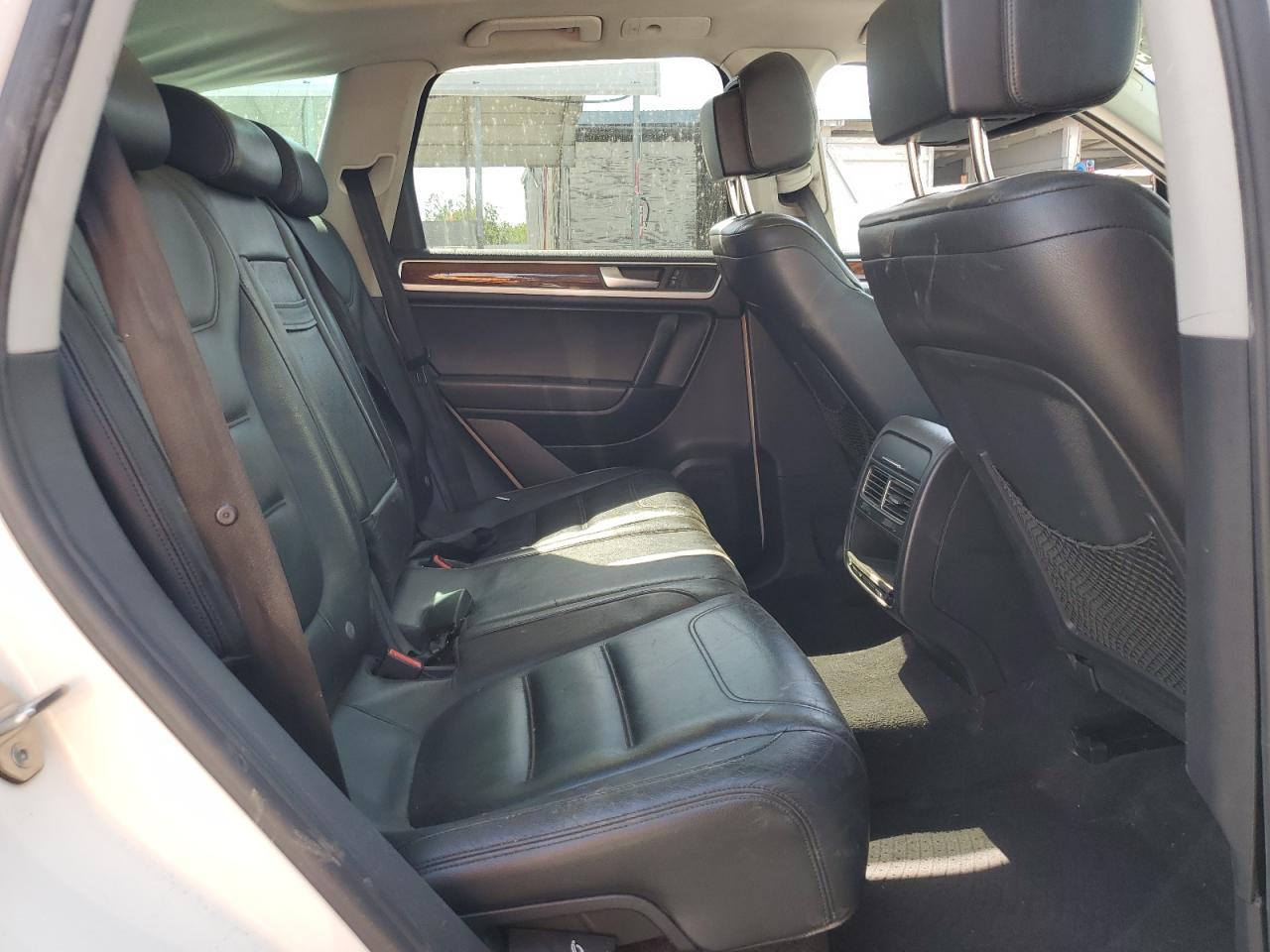 2011 Volkswagen Touareg V6 VIN: WVGFF9BP1BD006940 Lot: 54915745