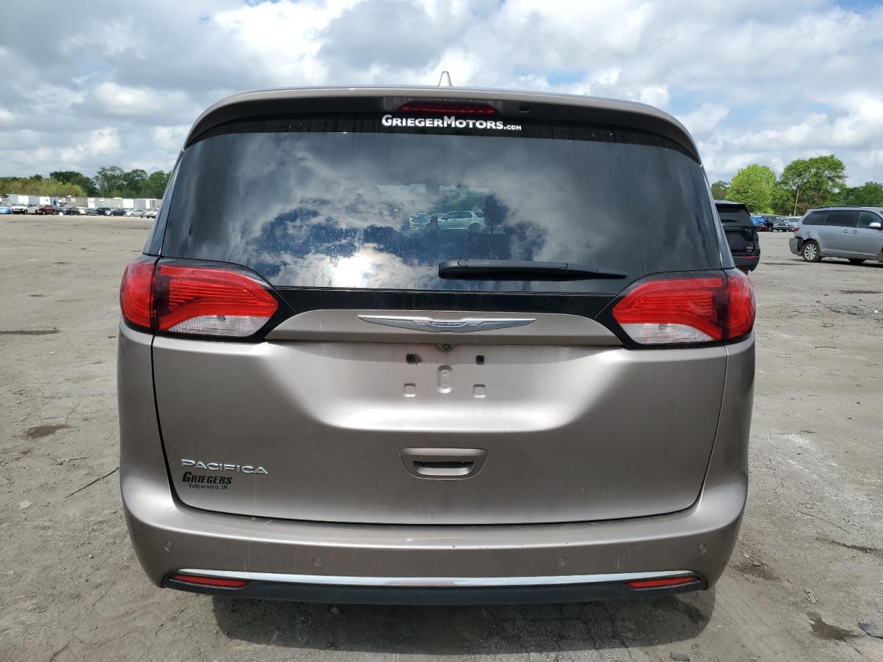 2018 Chrysler Pacifica Touring L VIN: 2C4RC1BG8JR127200 Lot: 56929415